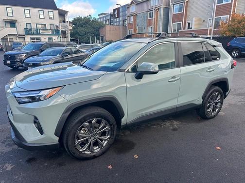 2022 Toyota RAV4 Hybrid XLE Premium