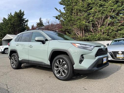 2022 Toyota RAV4 Hybrid XLE Premium