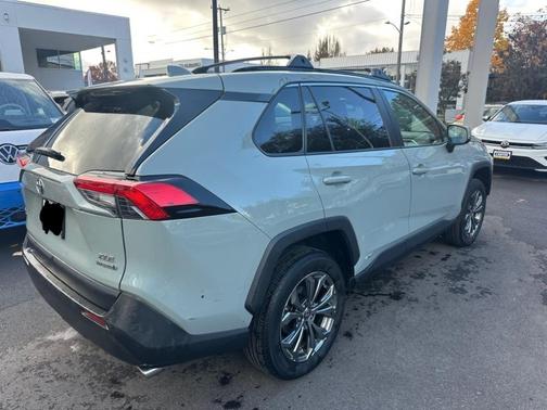 2022 Toyota RAV4 Hybrid XLE Premium