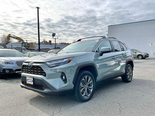2022 Toyota RAV4 Hybrid XLE Premium