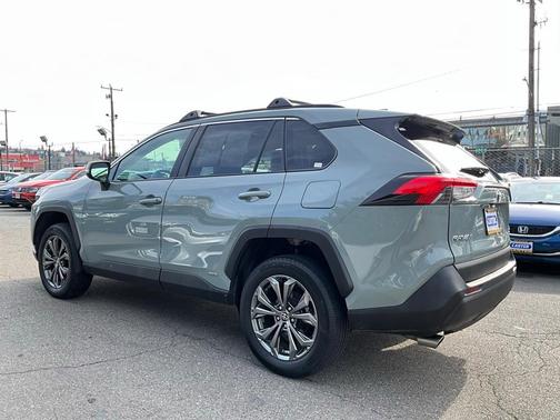 2022 Toyota RAV4 Hybrid XLE Premium