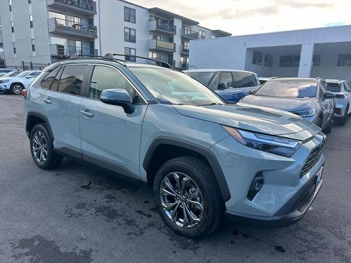 2022 Toyota RAV4 Hybrid XLE Premium