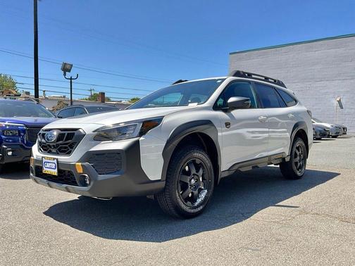 Crystal White Pearl 2025 Subaru Outback Wilderness