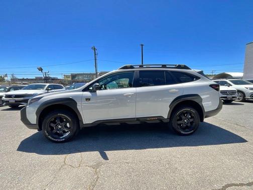 Crystal White Pearl 2025 Subaru Outback Wilderness