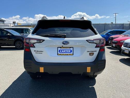 Crystal White Pearl 2025 Subaru Outback Wilderness