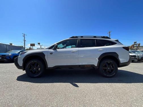 Crystal White Pearl 2025 Subaru Outback Wilderness