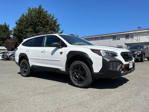 Crystal White Pearl 2025 Subaru Outback Wilderness