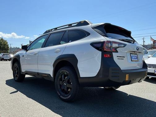 Crystal White Pearl 2025 Subaru Outback Wilderness