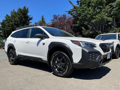 Crystal White Pearl 2025 Subaru Outback Wilderness