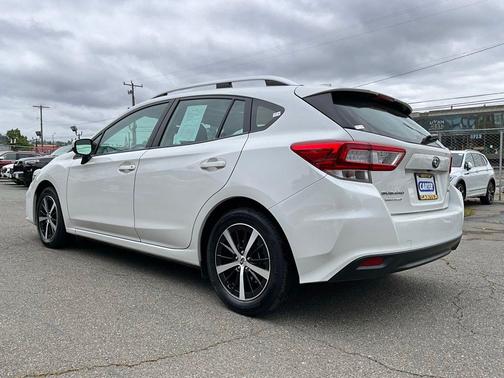 Crystal White Pearl 2019 Subaru Impreza 2.0i Premium