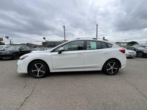 Crystal White Pearl 2019 Subaru Impreza 2.0i Premium