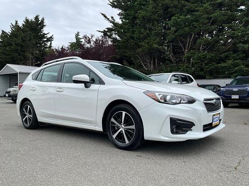 Crystal White Pearl 2019 Subaru Impreza 2.0i Premium