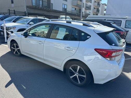 Crystal White Pearl 2019 Subaru Impreza 2.0i Premium