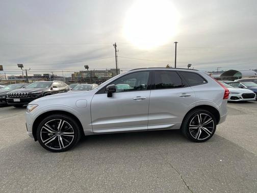 2021 Volvo XC60 Recharge Plug-In Hybrid T8 R-Design