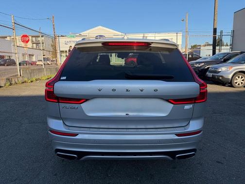 2021 Volvo XC60 Recharge Plug-In Hybrid T8 R-Design