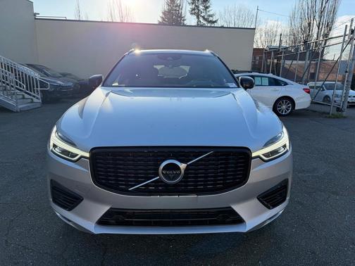 2021 Volvo XC60 Recharge Plug-In Hybrid T8 R-Design