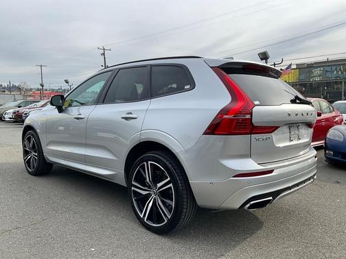 2021 Volvo XC60 Recharge Plug-In Hybrid T8 R-Design