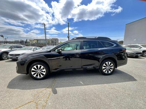 Crystal Black Silica 2023 Subaru Outback Limited XT