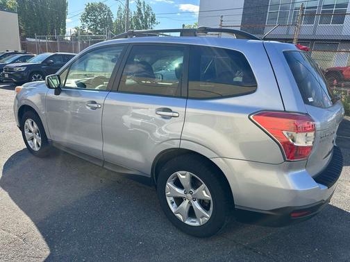 Ice Silver Metallic 2015 Subaru Forester 2.5i Premium