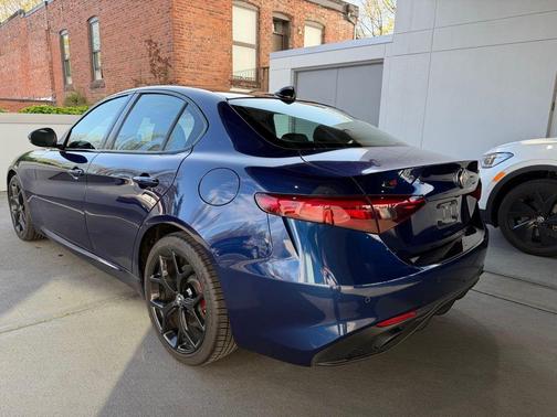 Montecarlo Blue Metallic 2020 Alfa Romeo Giulia Base