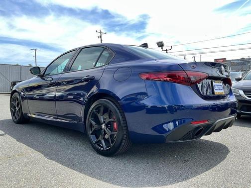 Montecarlo Blue Metallic 2020 Alfa Romeo Giulia Base