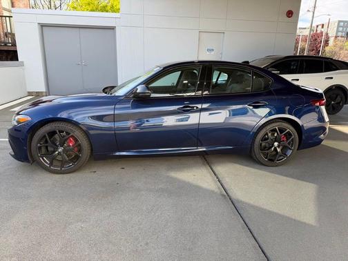 Montecarlo Blue Metallic 2020 Alfa Romeo Giulia Base