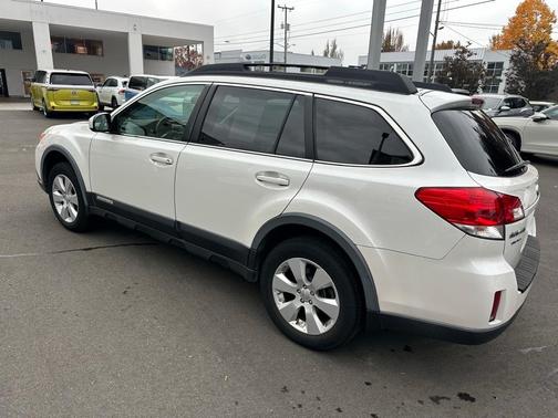 2010 Subaru Outback 2.5i