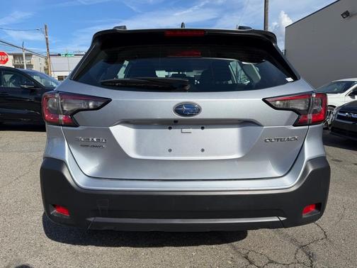 2025 Subaru Outback Base
