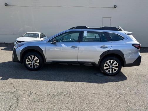2025 Subaru Outback Base