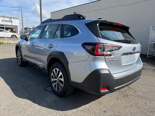 2025 Subaru Outback Base