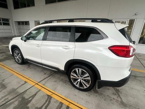 Crystal White Pearl 2020 Subaru Ascent Limited 7-Passenger