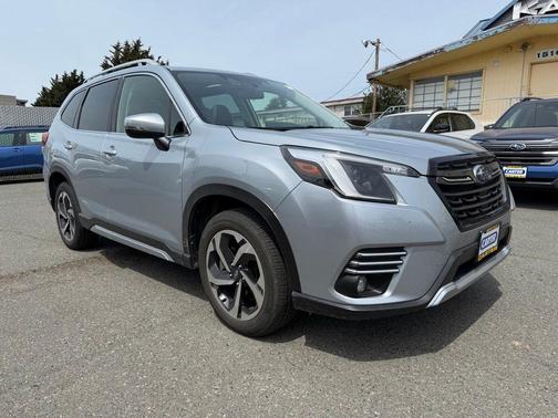 Ice Silver Metallic 2022 Subaru Forester Touring