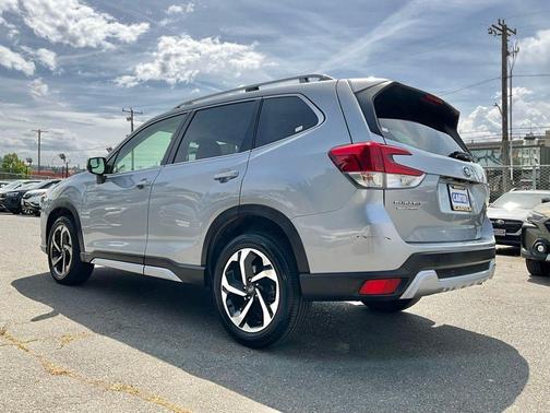 Ice Silver Metallic 2022 Subaru Forester Touring