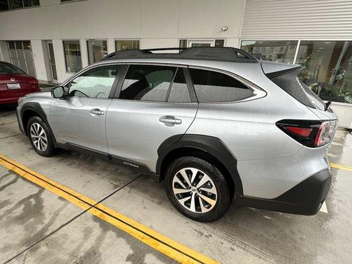 Ice Silver Metallic 2023 Subaru Outback Premium