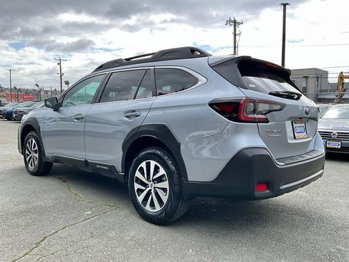 Ice Silver Metallic 2023 Subaru Outback Premium