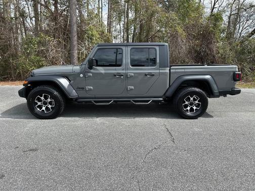 2020 Jeep Gladiator Sport