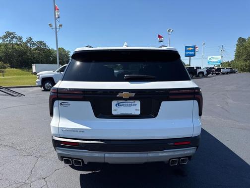 SUMMIT WHT 2026 Chevrolet Traverse LT