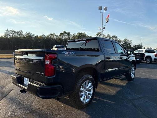 2022 Chevrolet Silverado 1500 Custom
