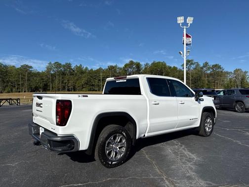 2026 GMC Sierra 1500 SLE