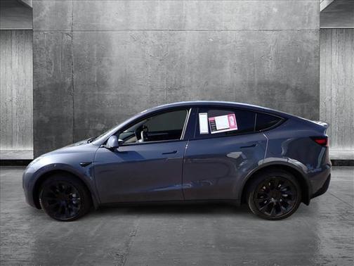2022 Tesla Model Y Long Range Dual Motor All-Wheel Drive