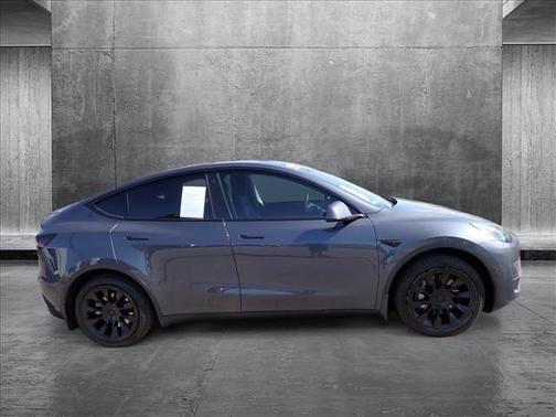 2022 Tesla Model Y Long Range Dual Motor All-Wheel Drive