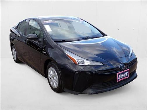 2022 Toyota Prius LE