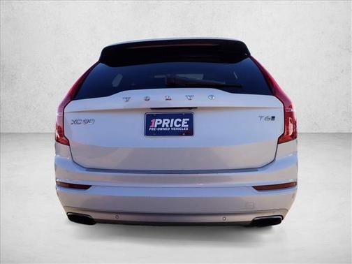 2017 Volvo XC90 T6 Momentum