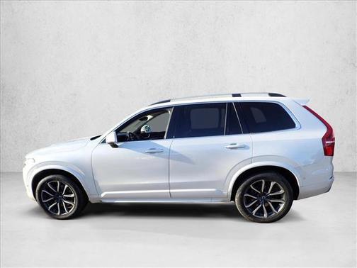 2017 Volvo XC90 T6 Momentum