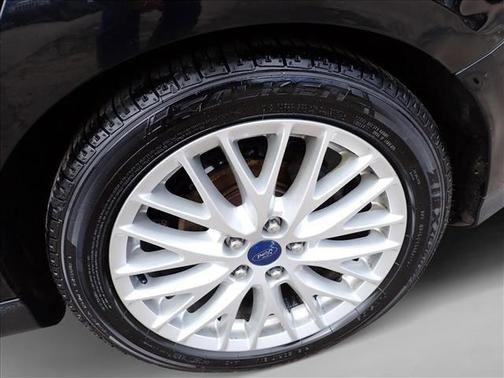 Tuxedo Black Metallic 2014 Ford Focus Titanium