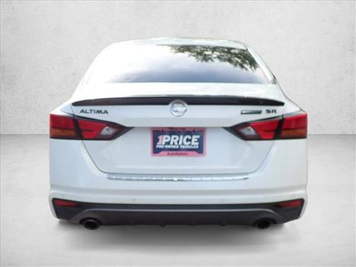 Pearl White Tricoat 2022 Nissan Altima SR FWD