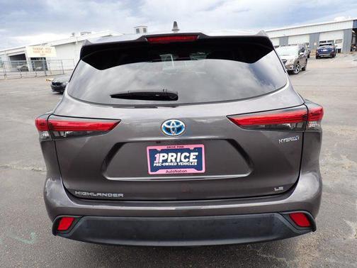 Magnetic Gray Metallic 2022 Toyota Highlander Hybrid LE
