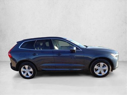 2022 Volvo XC60 Momentum