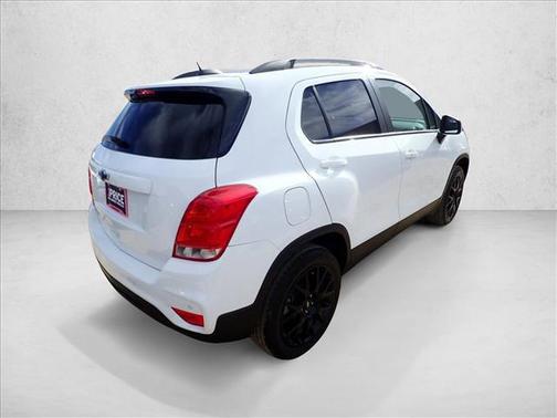 Summit White 2022 Chevrolet Trax LT