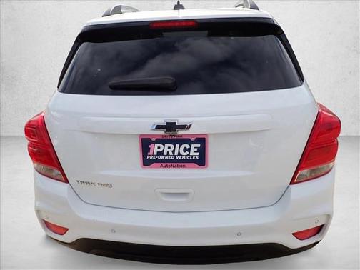 Summit White 2022 Chevrolet Trax LT